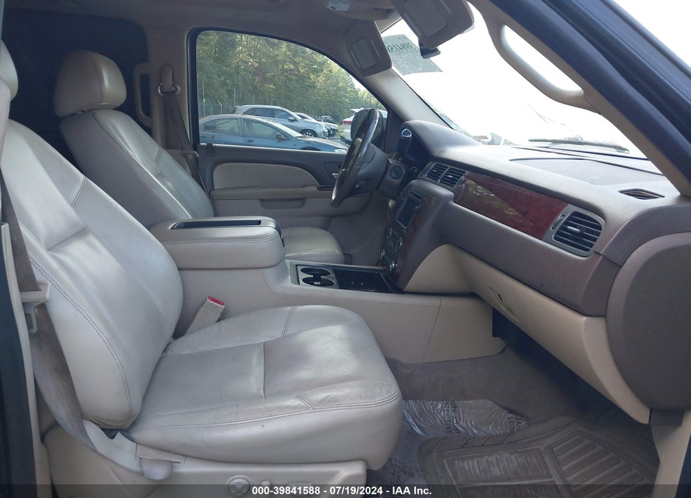 2010 CHEVROLET SUBURBAN 1500 LTZ VIN: 1GNUKKE36AR223447