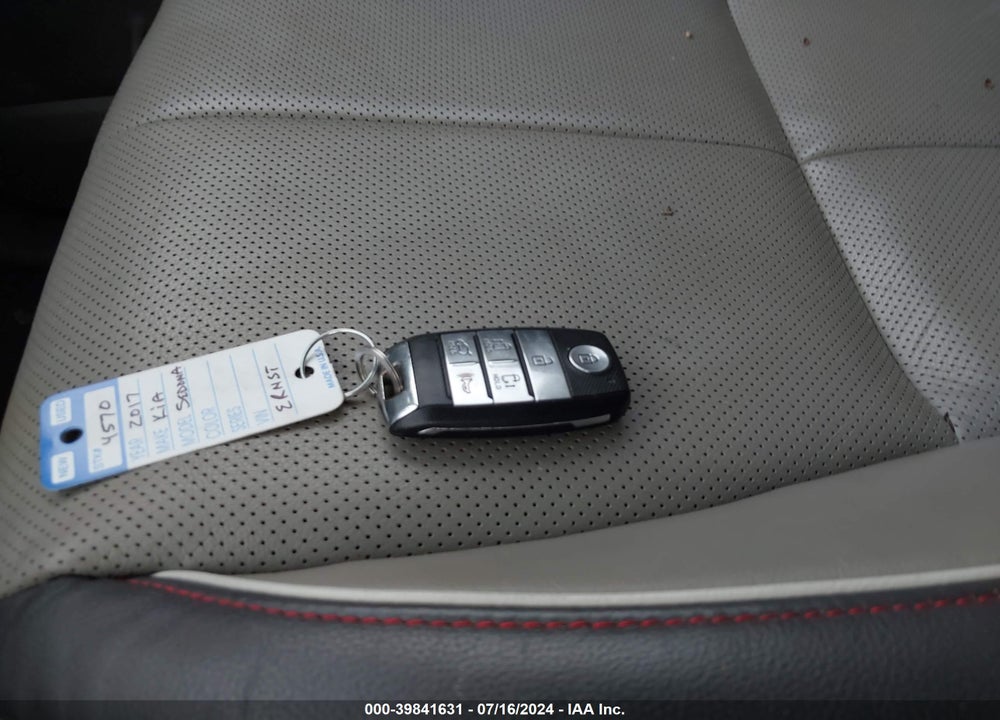 2017 KIA SEDONA LX VIN: KNDMB5C10H6253888