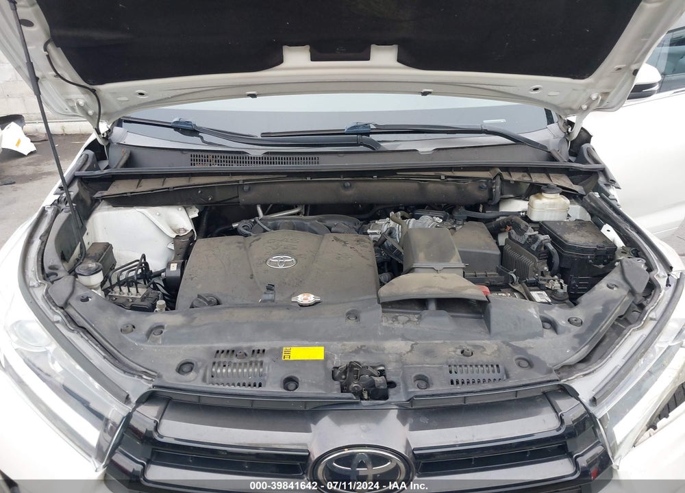 2018 TOYOTA HIGHLANDER SE VIN: 5TDKZRFHXJS542883