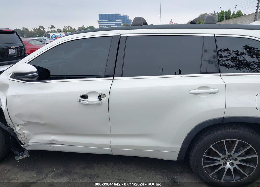 2018 TOYOTA HIGHLANDER SE VIN: 5TDKZRFHXJS542883