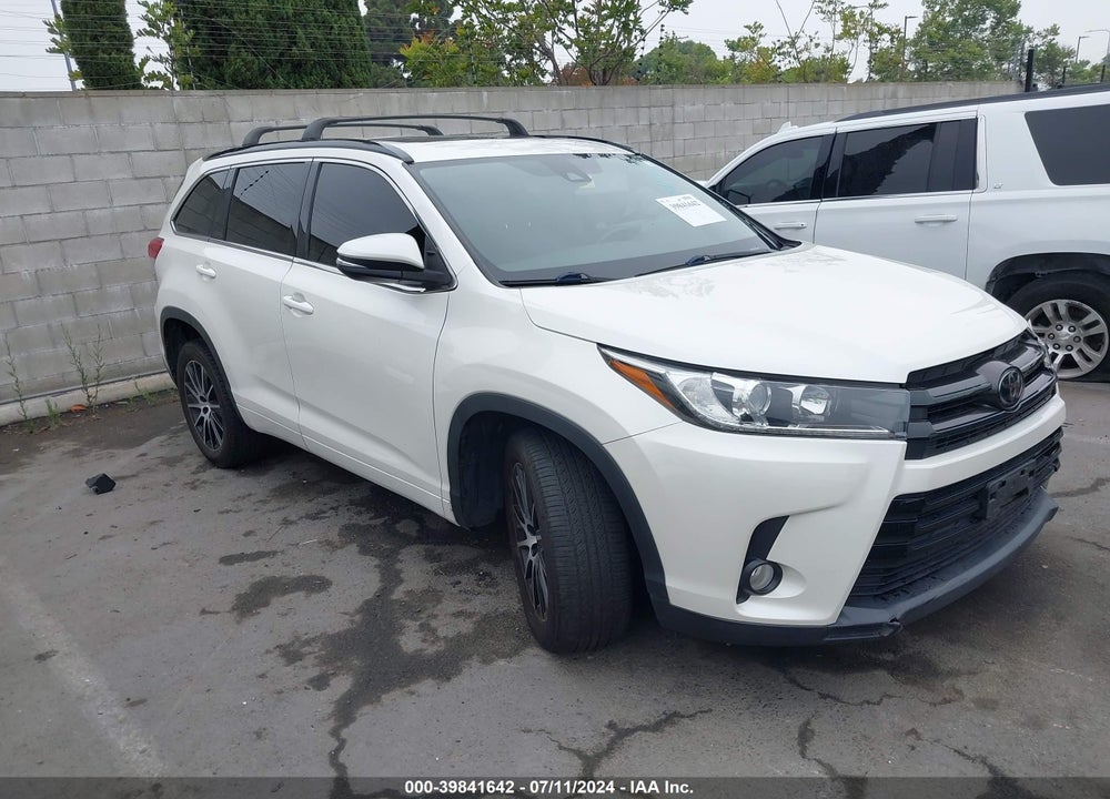 2018 TOYOTA HIGHLANDER SE VIN: 5TDKZRFHXJS542883