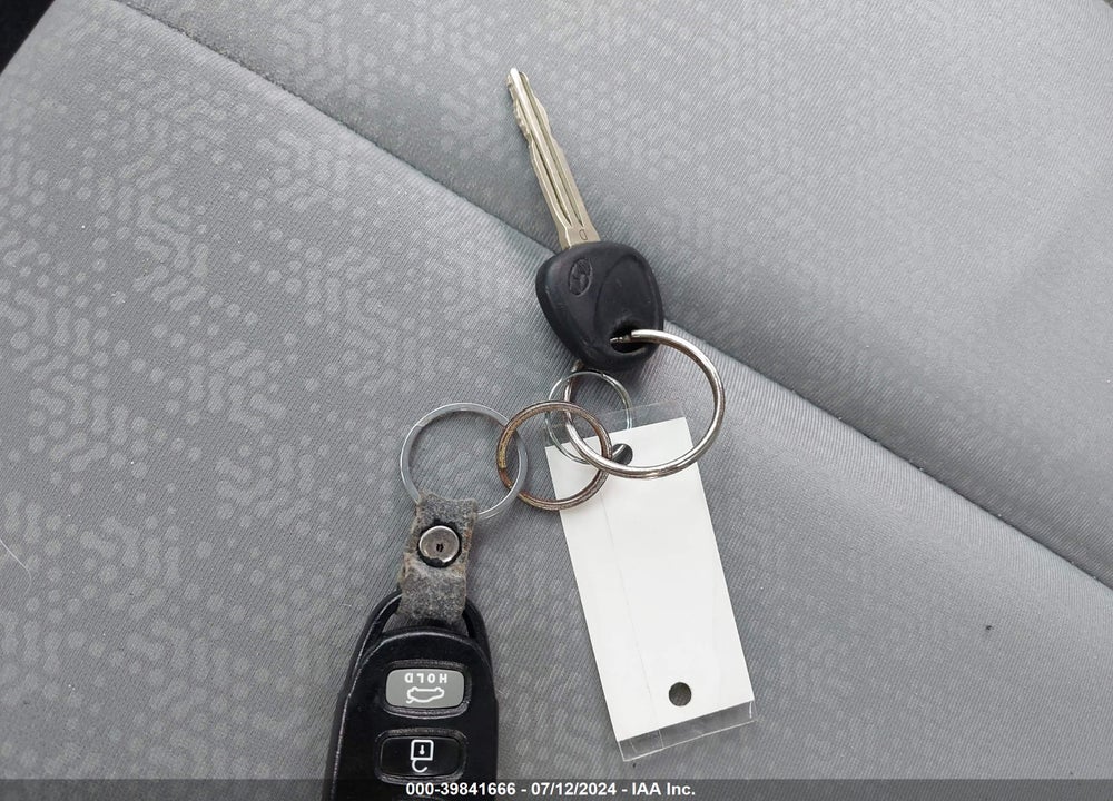 2010 HYUNDAI ELANTRA GLS VIN: KMHDU4AD1AU187706