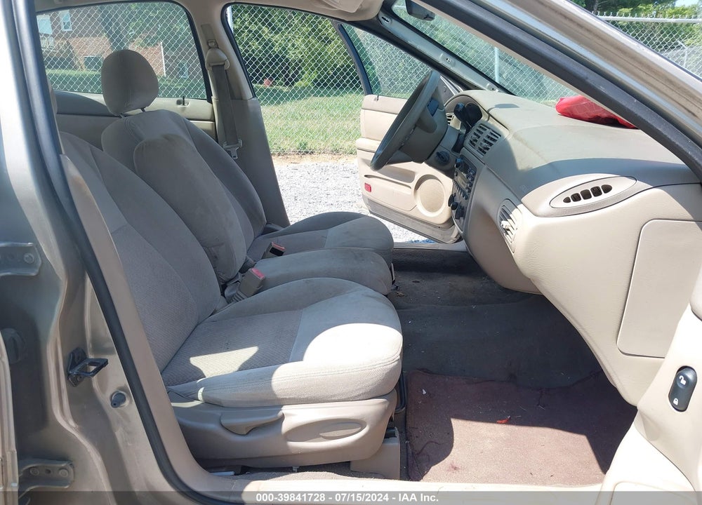 2004 FORD TAURUS LX VIN: 1FAFP52U74A135694