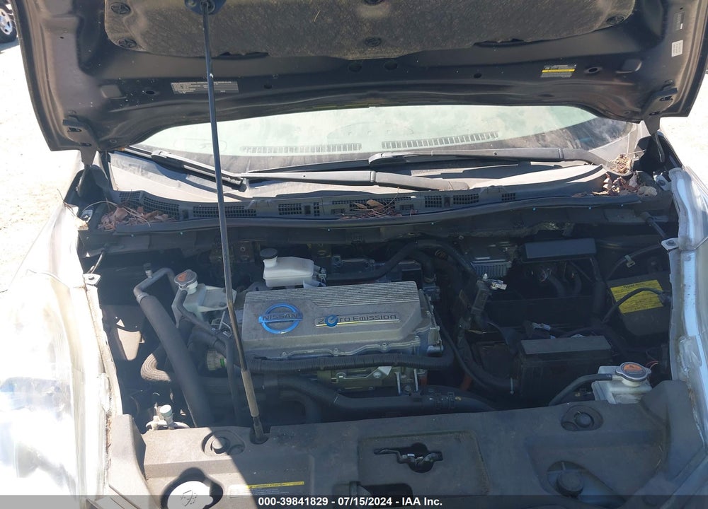 2011 NISSAN LEAF SL VIN: JN1AZ0CP8BT008192