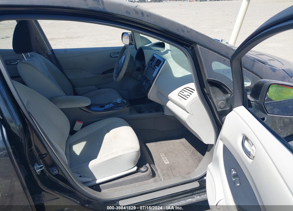2011 NISSAN LEAF SL VIN: JN1AZ0CP8BT008192