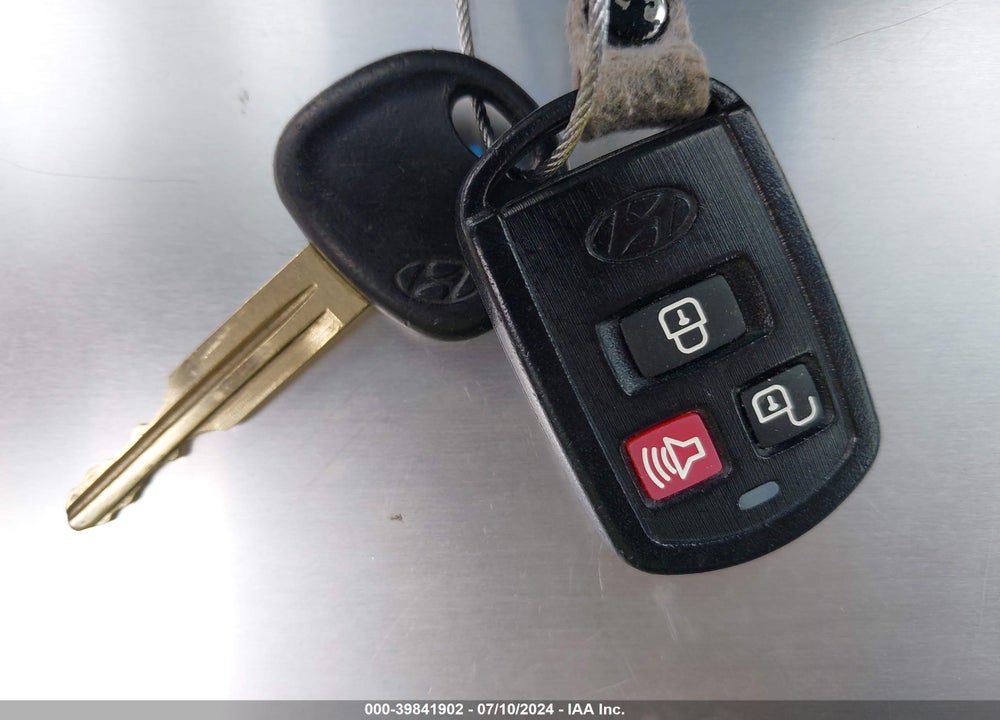 2004 HYUNDAI ELANTRA GLS/GT VIN: KMHDN46DX4U883507