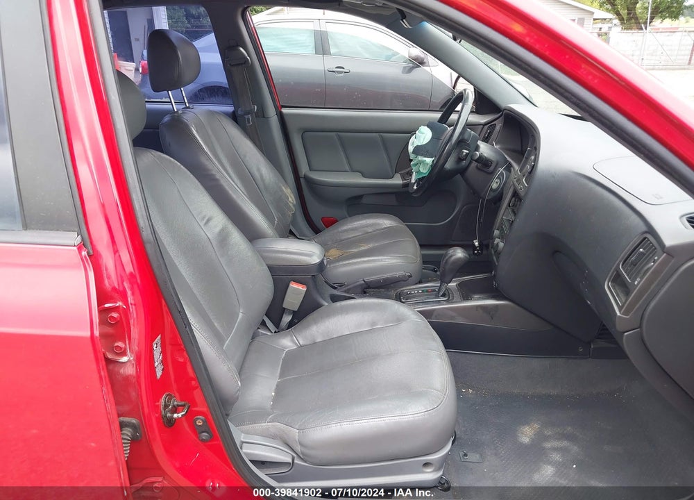 2004 HYUNDAI ELANTRA GLS/GT VIN: KMHDN46DX4U883507