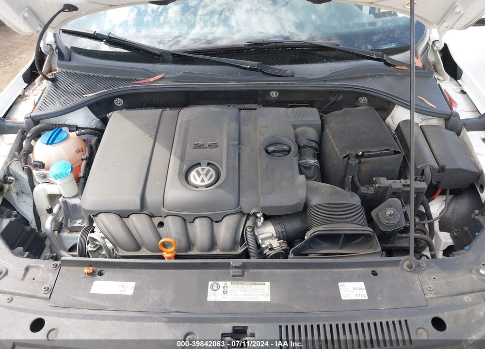 2012 VOLKSWAGEN PASSAT 2.5L SE VIN: 1VWBP7A33CC032950