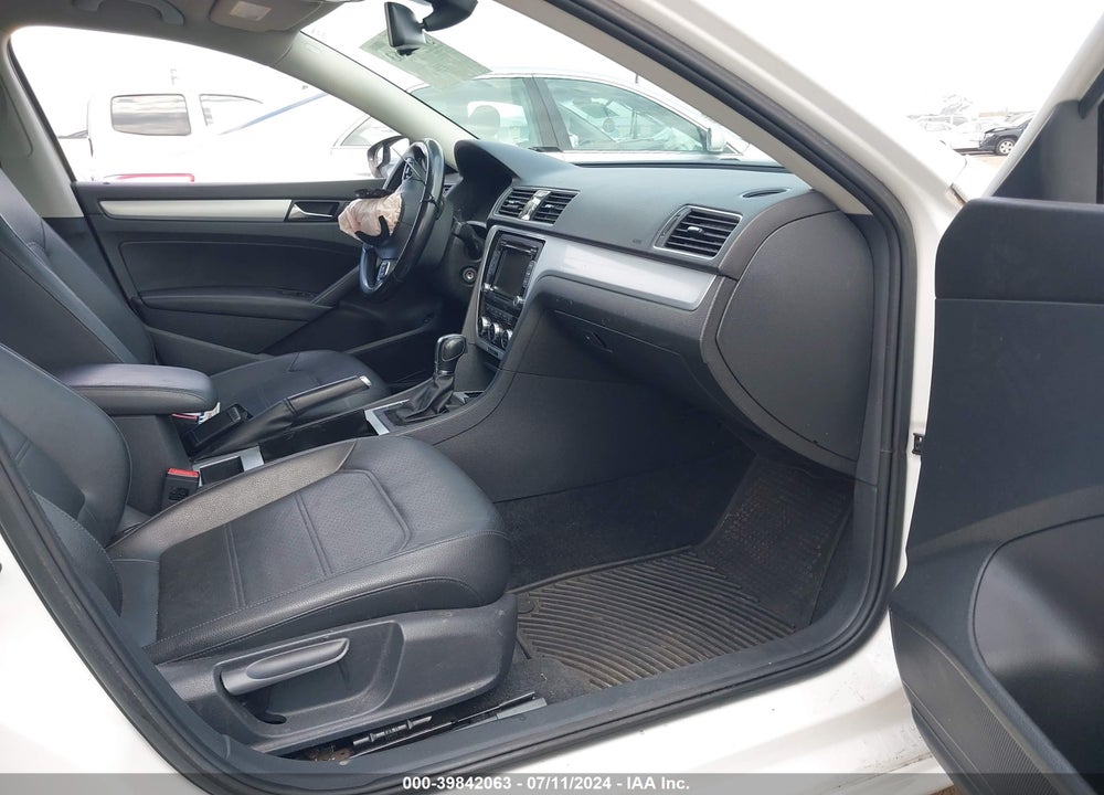 2012 VOLKSWAGEN PASSAT 2.5L SE VIN: 1VWBP7A33CC032950