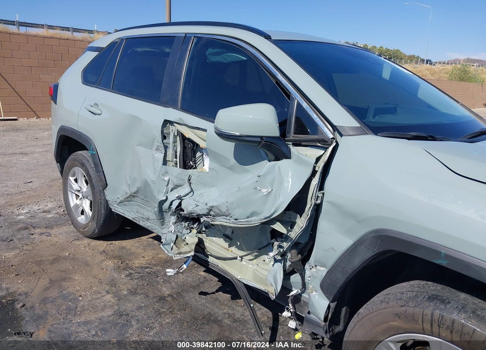 2021 TOYOTA RAV4 XLE VIN: 2T3W1RFV1MW184283