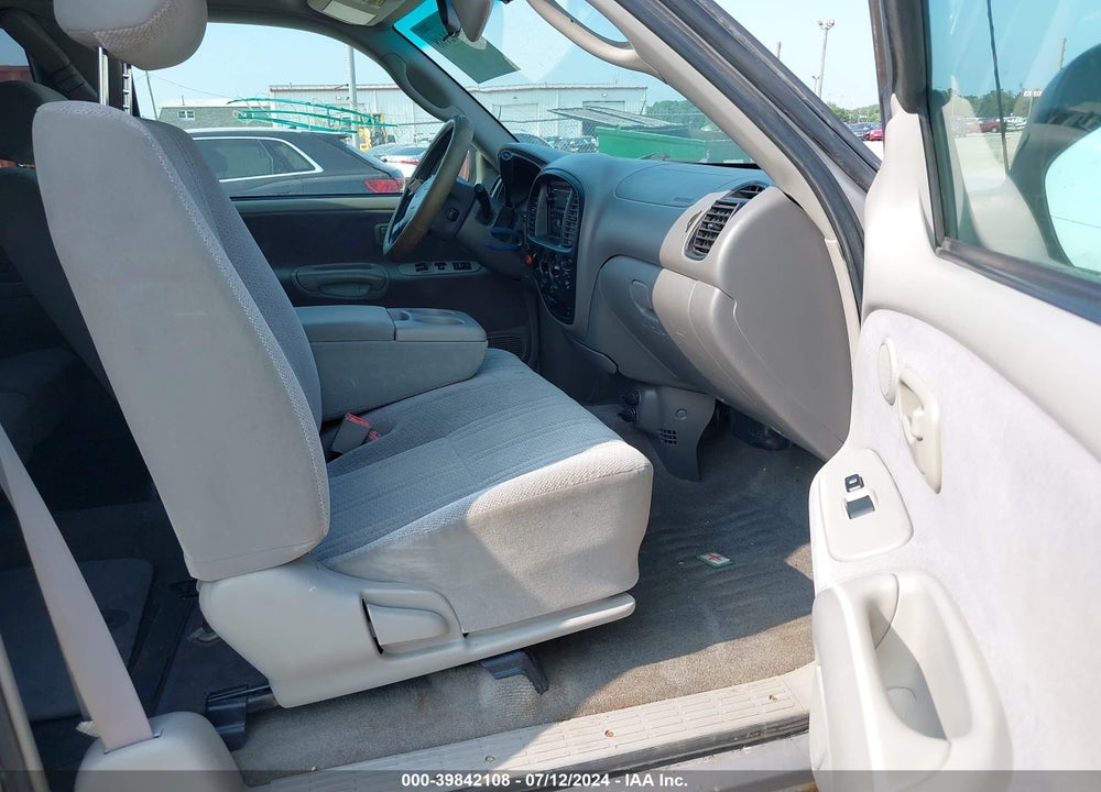2000 TOYOTA TUNDRA SR5 V8 VIN: 5TBBT4416YS020460