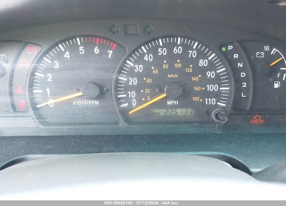 2000 TOYOTA TUNDRA SR5 V8 VIN: 5TBBT4416YS020460
