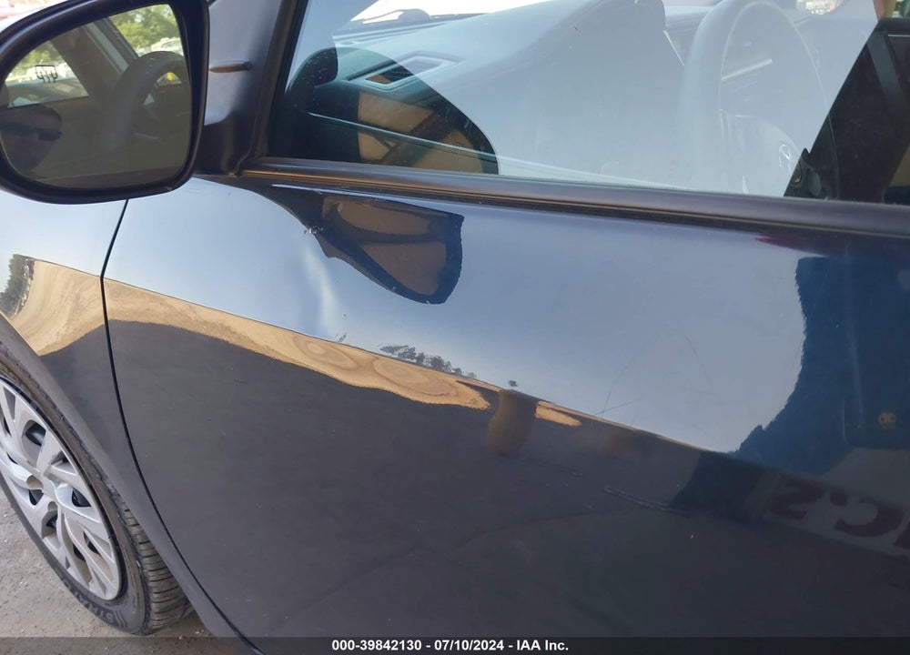 2018 TOYOTA COROLLA LE VIN: 2T1BURHE3JC976704