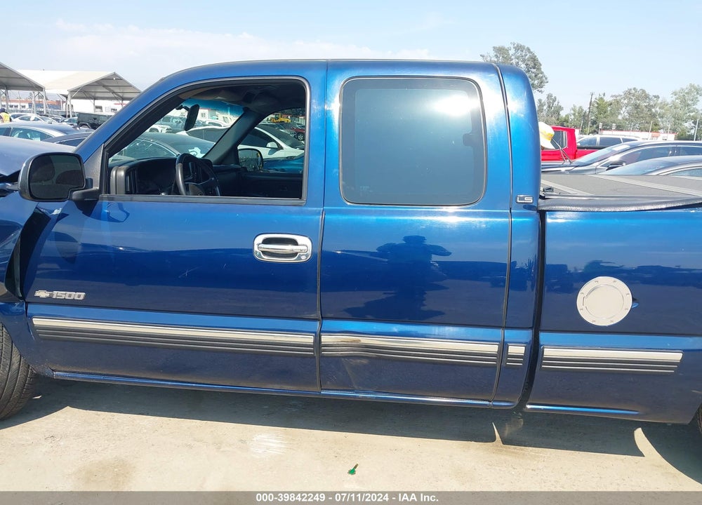 2002 CHEVROLET SILVERADO 1500 LS VIN: 2GCEC19V421305638