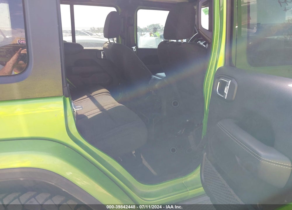 2018 JEEP WRANGLER UNLIMITED SAHARA VIN: 1C4HJXEN3JW287748