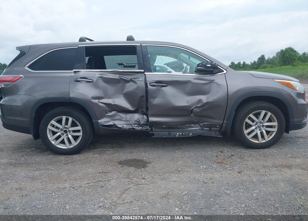 2016 TOYOTA HIGHLANDER LE V6 VIN: 5TDBKRFH9GS263812