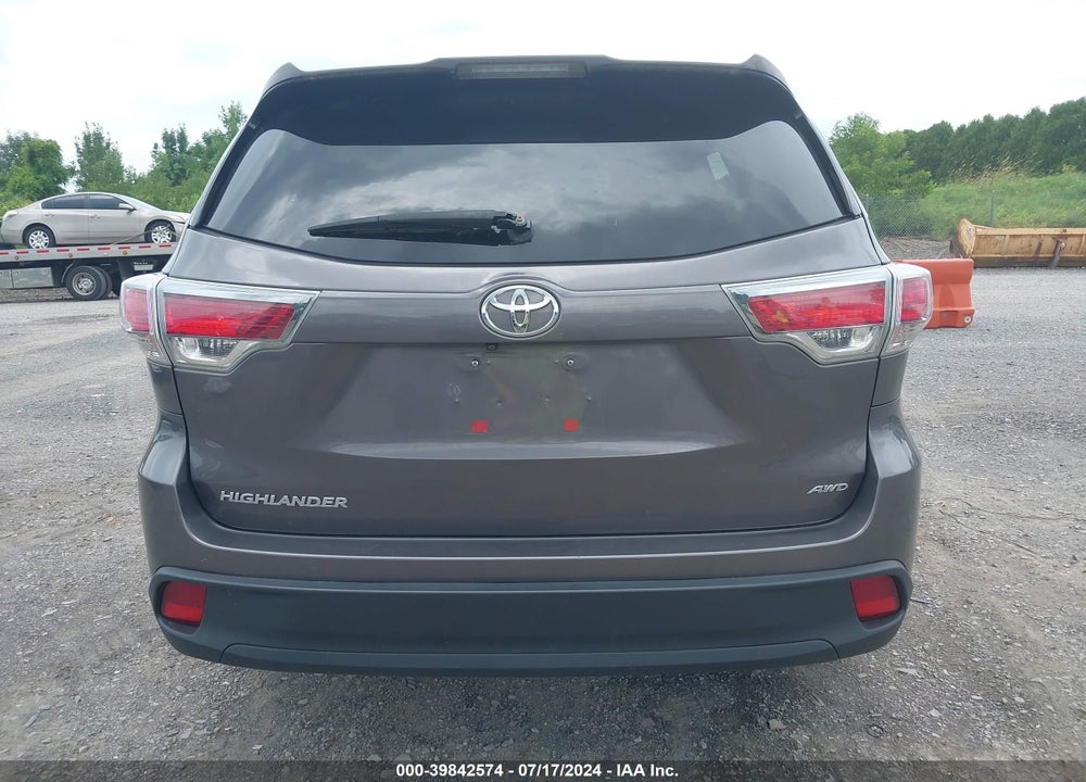 2016 TOYOTA HIGHLANDER LE V6 VIN: 5TDBKRFH9GS263812