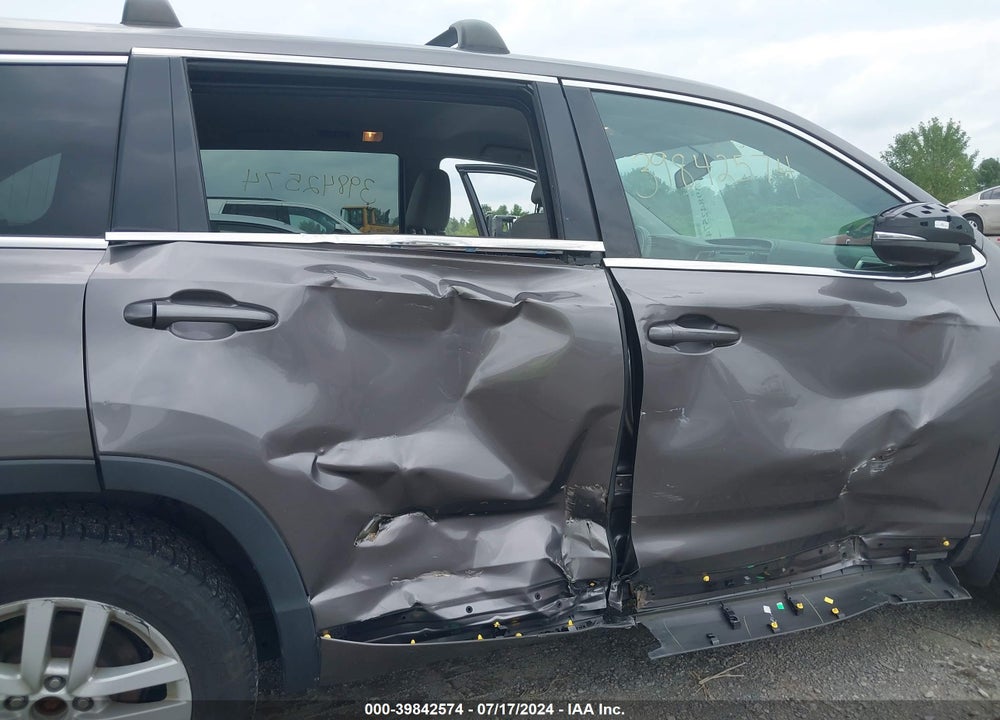 2016 TOYOTA HIGHLANDER LE V6 VIN: 5TDBKRFH9GS263812