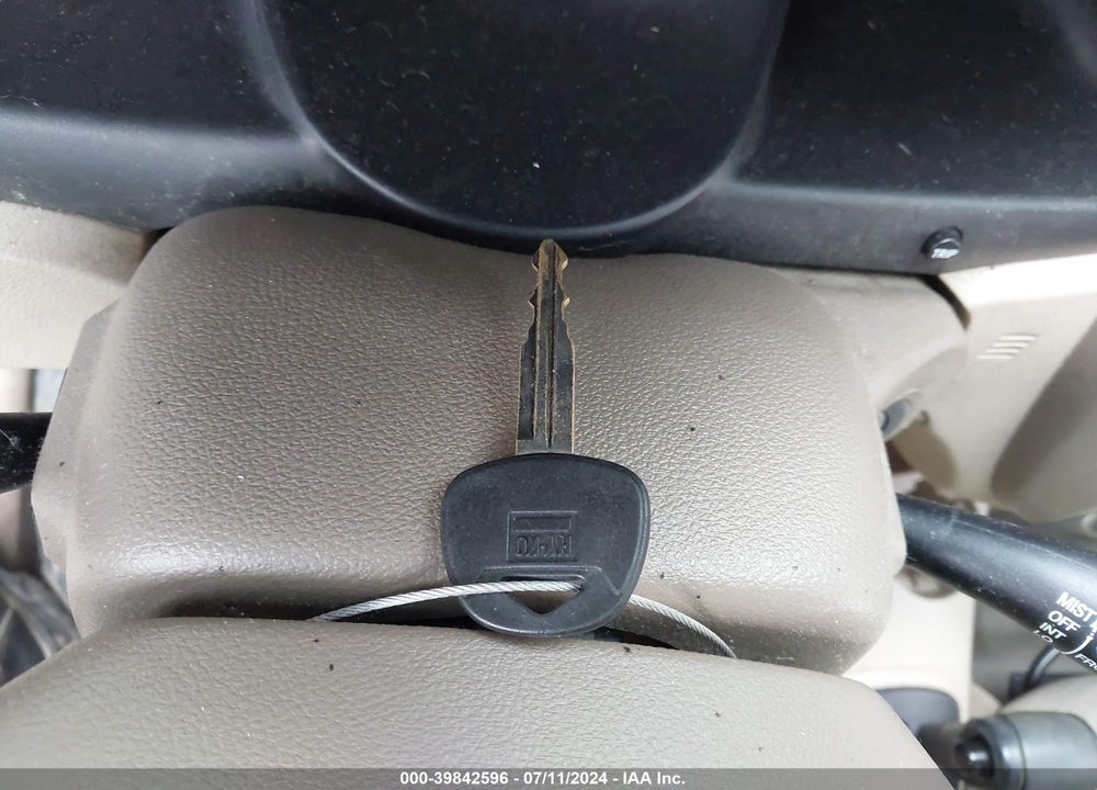 2008 KIA SPORTAGE LX VIN: KNDJF724287474174