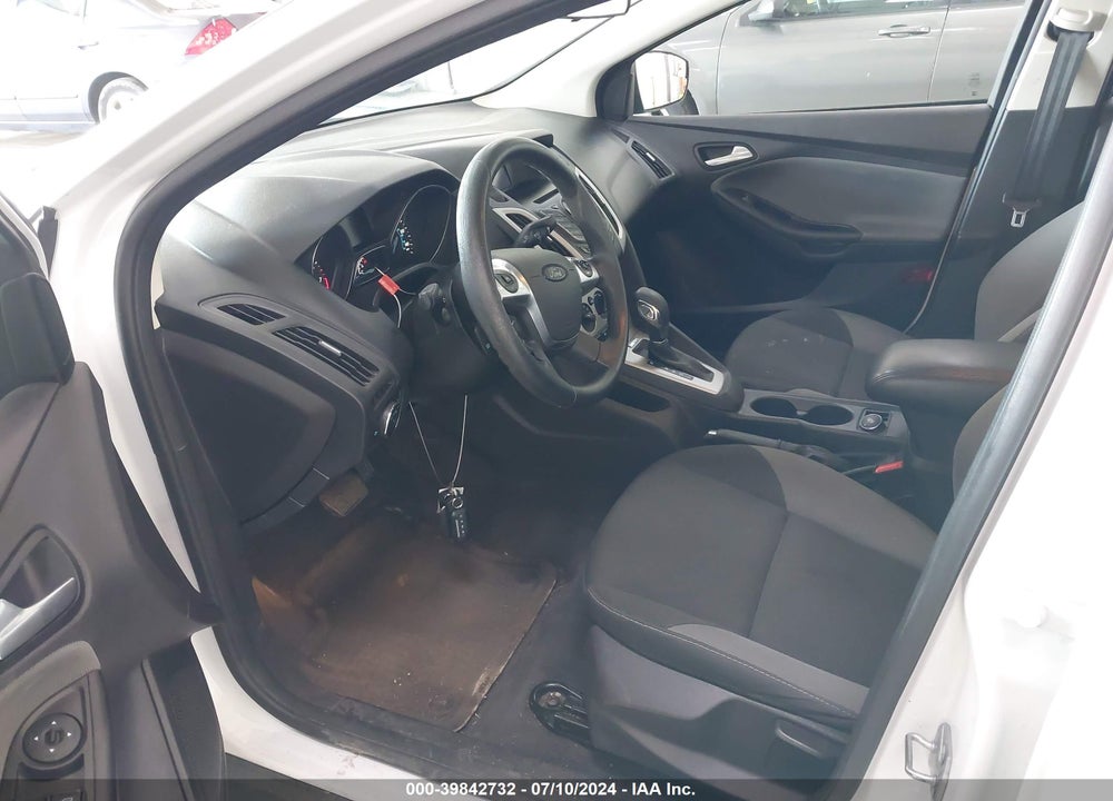 2014 FORD FOCUS SE VIN: 1FADP3F29EL381883