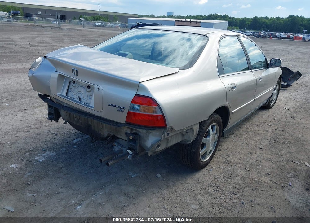 1995 HONDA ACCORD EX VIN: 1HGCD5660SA010052
