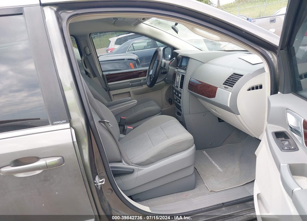 2010 CHRYSLER TOWN & COUNTRY TOURING VIN: 2A4RR5D11AR302802