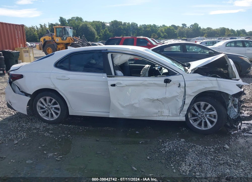 2021 TOYOTA CAMRY LE VIN: 4T1C11AK1MU570356