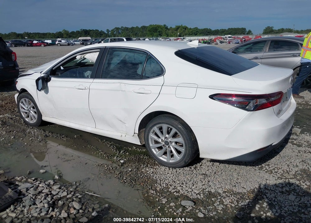 2021 TOYOTA CAMRY LE VIN: 4T1C11AK1MU570356