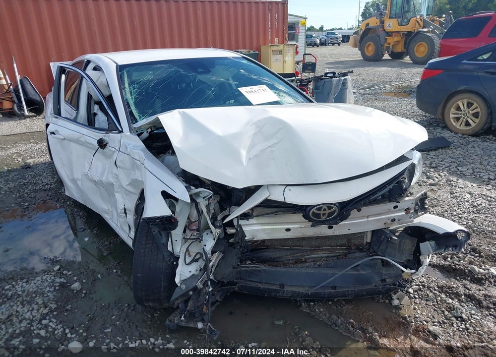 2021 TOYOTA CAMRY LE VIN: 4T1C11AK1MU570356