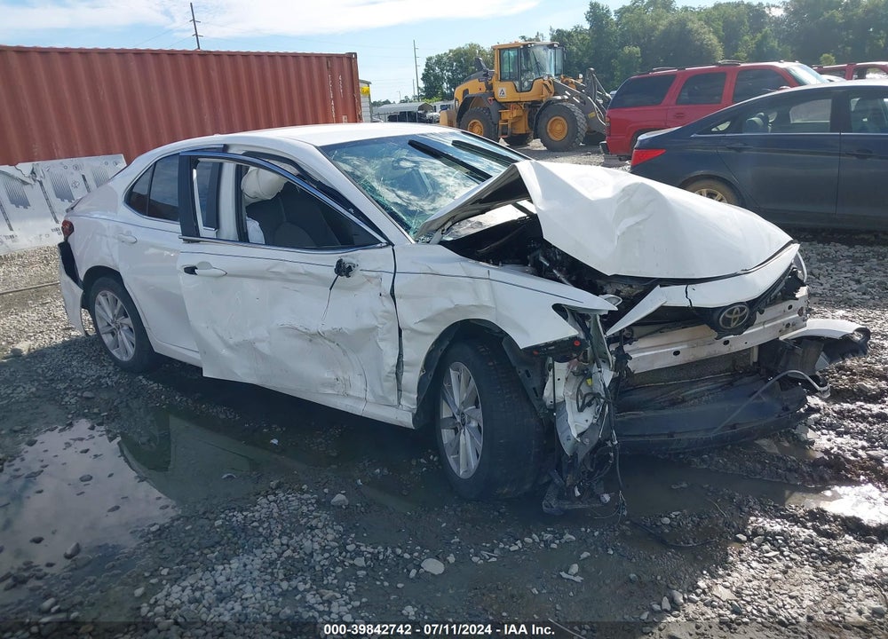 2021 TOYOTA CAMRY LE VIN: 4T1C11AK1MU570356
