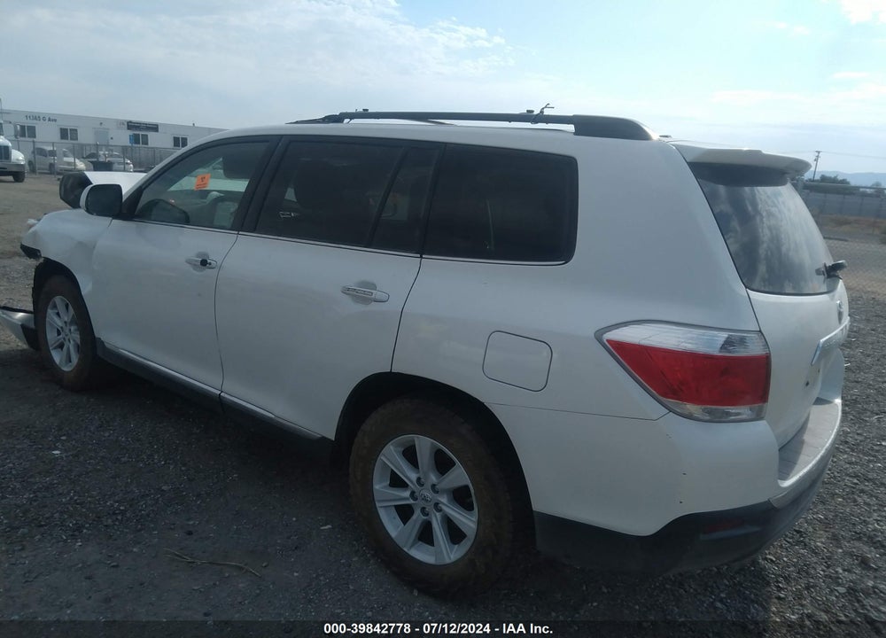 2011 TOYOTA HIGHLANDER BASE V6 VIN: 5TDZK3EHXBS045349