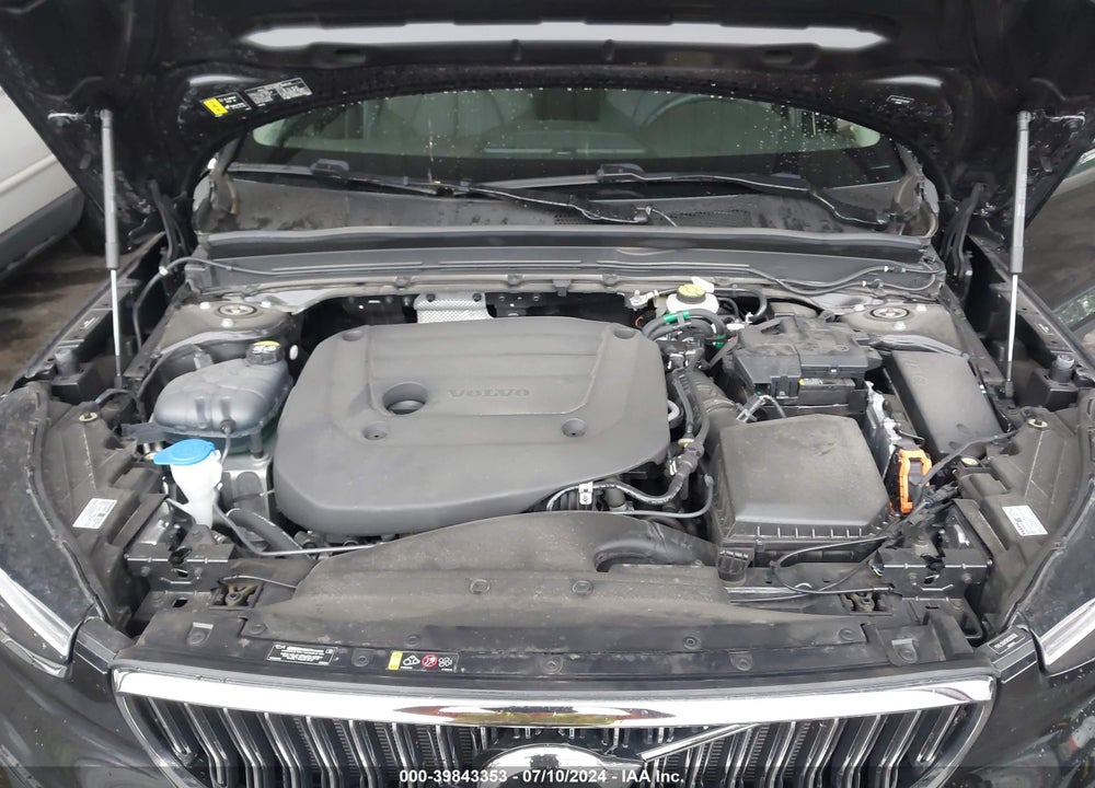 2024 VOLVO XC40 VIN: YV4L12UK5R2239592