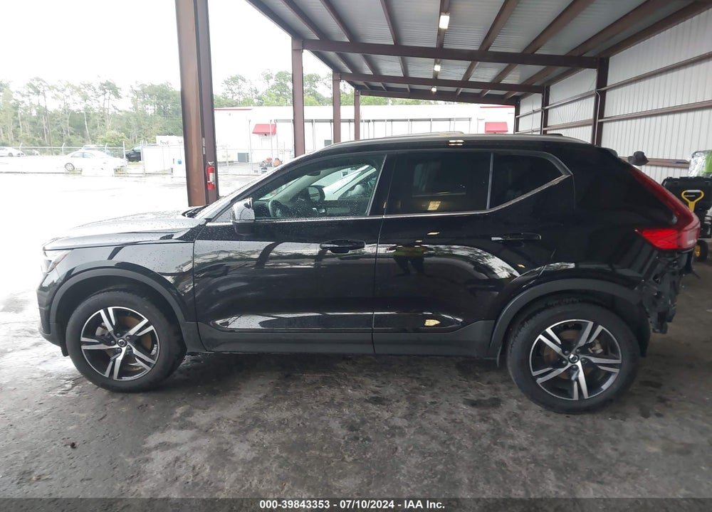 2024 VOLVO XC40 VIN: YV4L12UK5R2239592