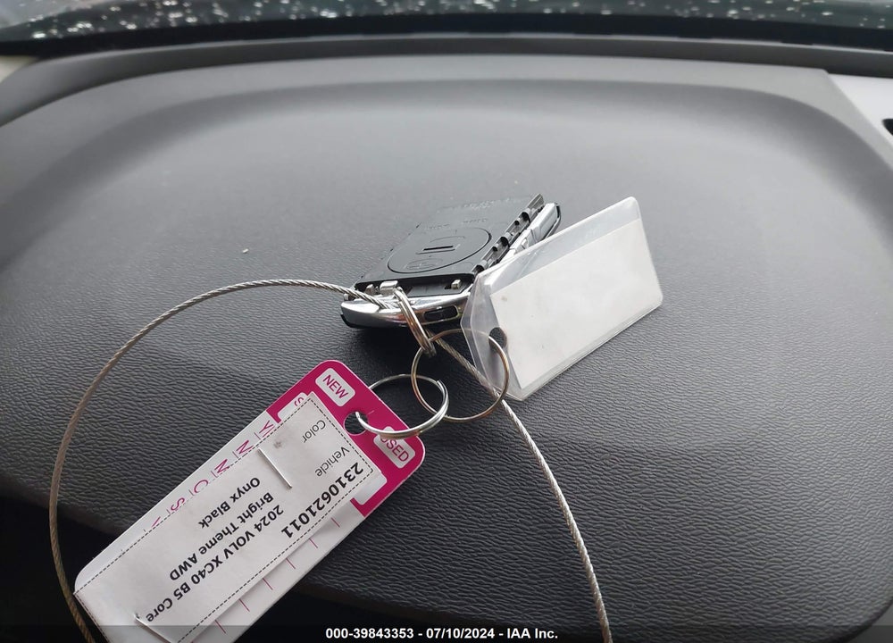 2024 VOLVO XC40 VIN: YV4L12UK5R2239592