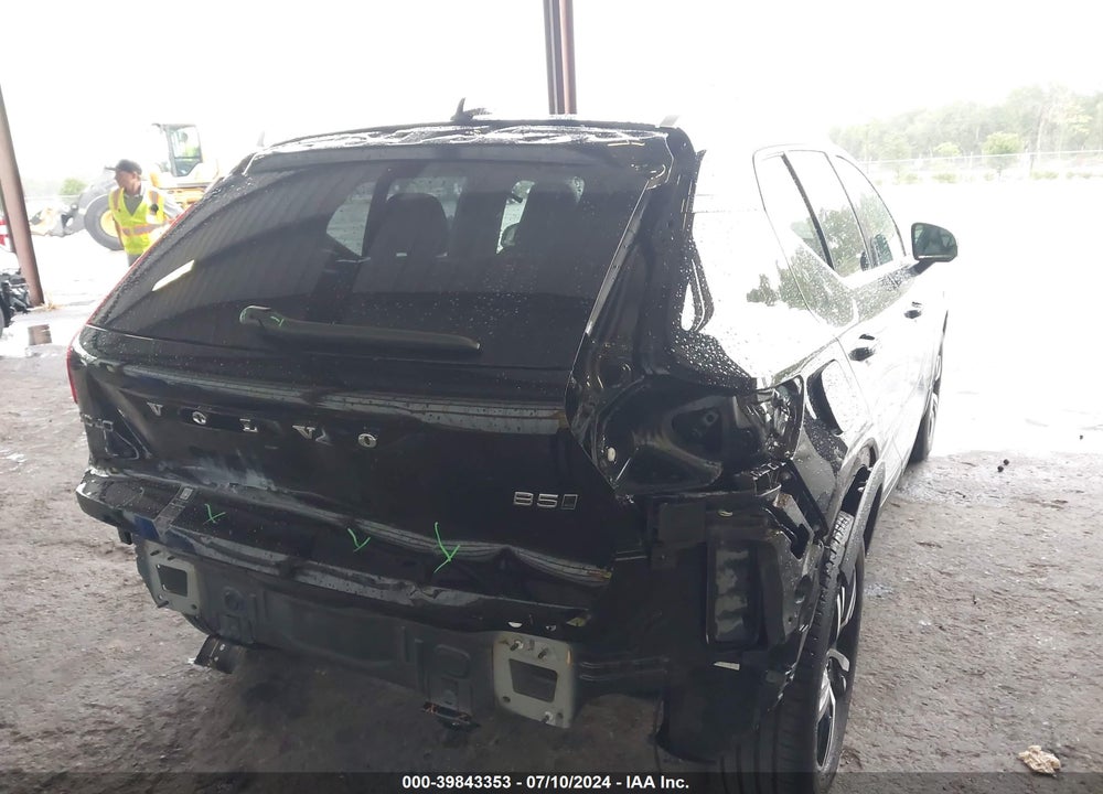 2024 VOLVO XC40 VIN: YV4L12UK5R2239592