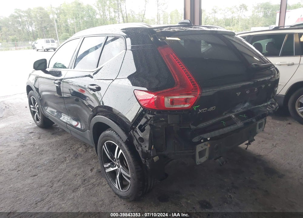 2024 VOLVO XC40 VIN: YV4L12UK5R2239592