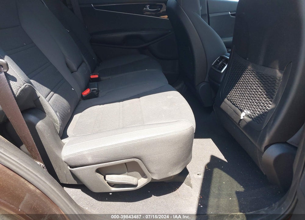2016 KIA SORENTO 2.4L LX VIN: 5XYPG4A35GG027757