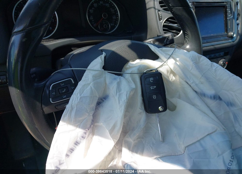 2016 VOLKSWAGEN TIGUAN SE VIN: WVGAV7AX7GW565391