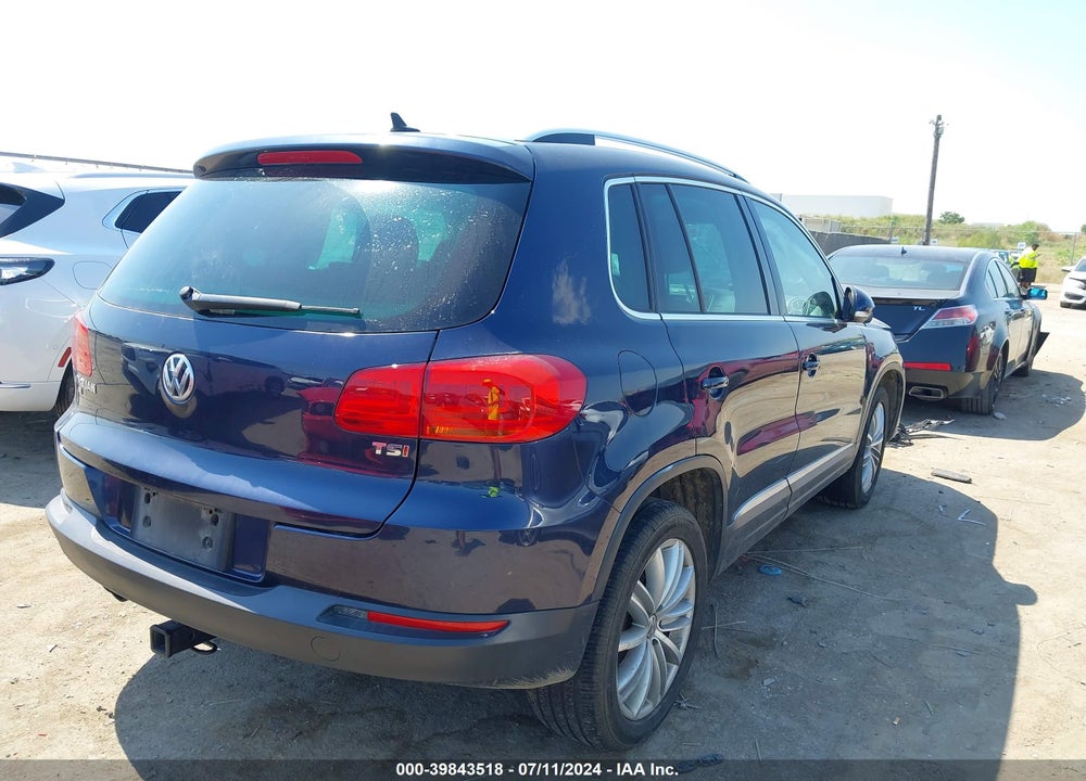 2016 VOLKSWAGEN TIGUAN SE VIN: WVGAV7AX7GW565391