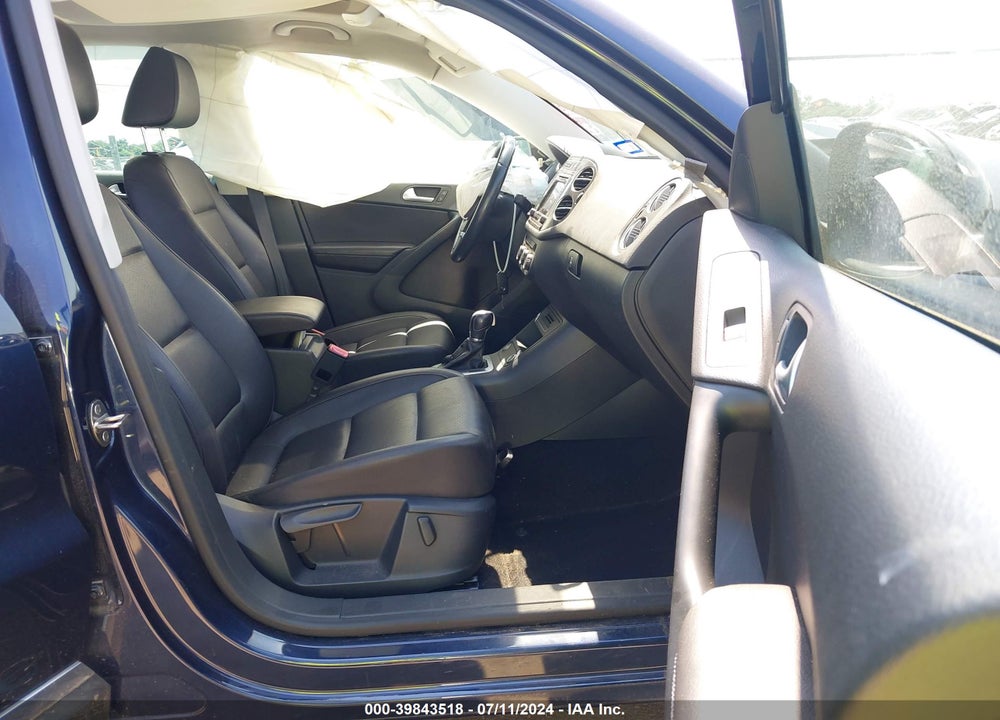 2016 VOLKSWAGEN TIGUAN SE VIN: WVGAV7AX7GW565391