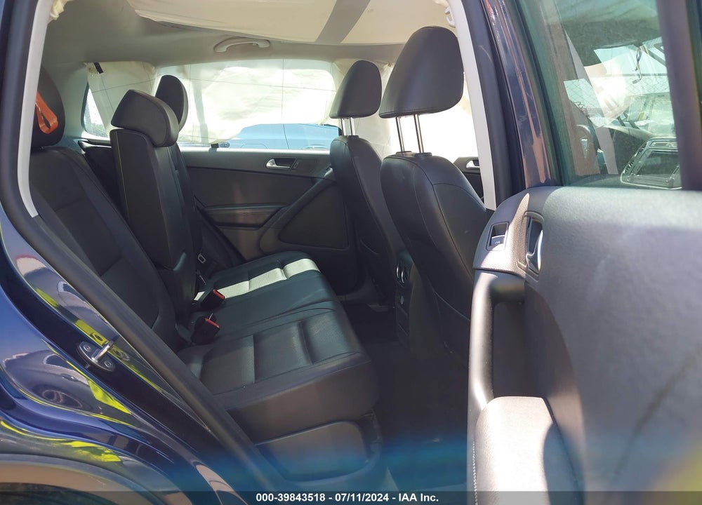 2016 VOLKSWAGEN TIGUAN SE VIN: WVGAV7AX7GW565391