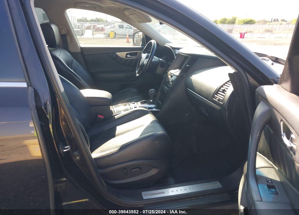 2014 INFINITI QX70 VIN: JN8CS1MU7EM450873