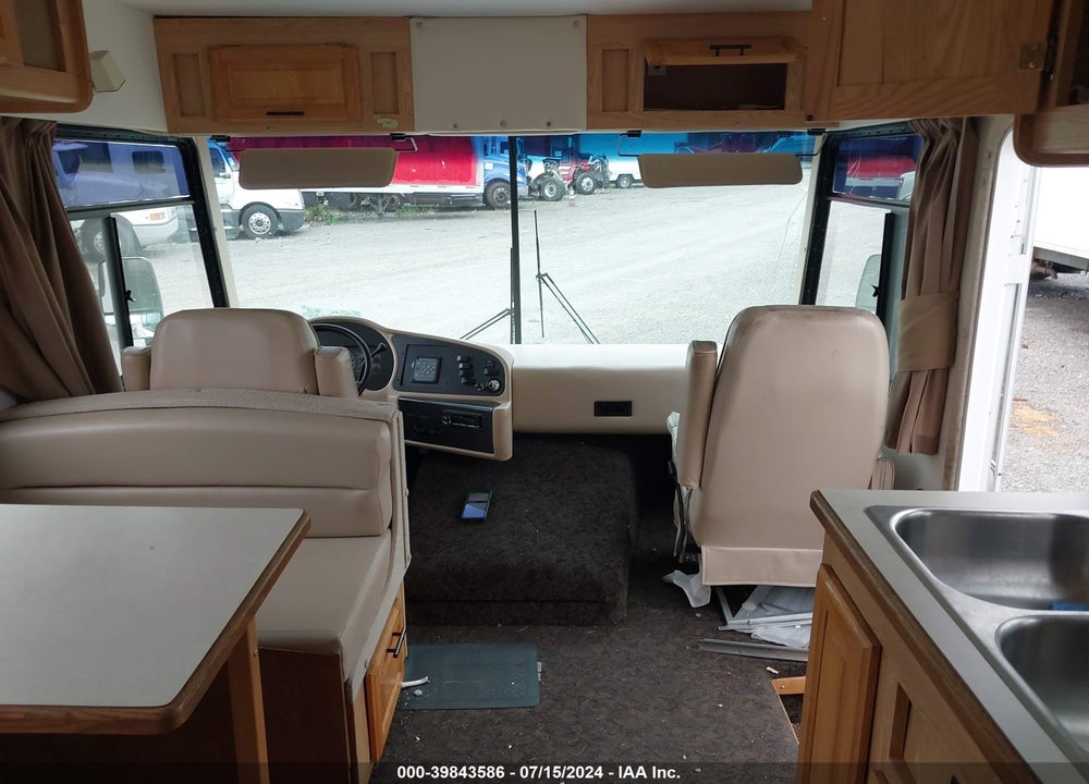 1999 CHEVROLET P30 VIN: 1GBKP37J2X3301046