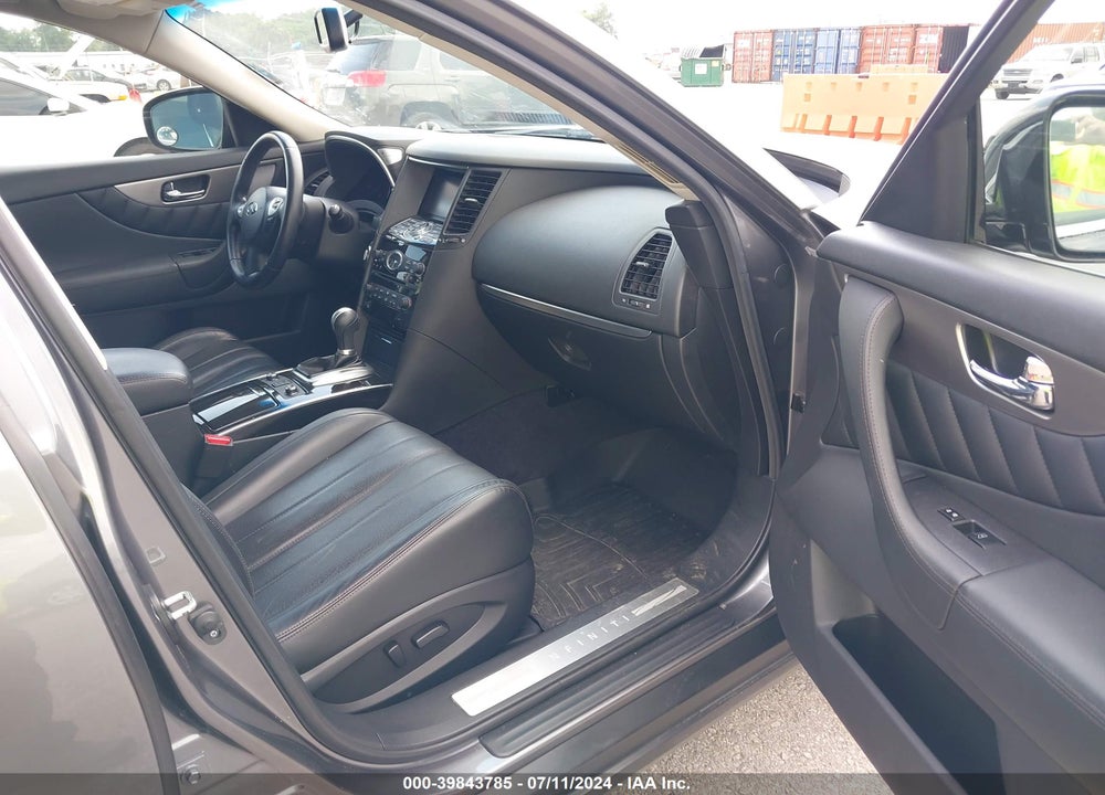 2016 INFINITI QX70 VIN: JN8CS1MW8GM753083