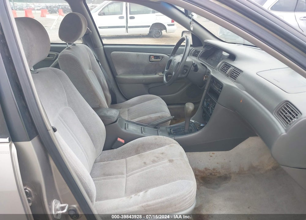 1998 TOYOTA CAMRY LE VIN: 4T1BG22KXWU349159