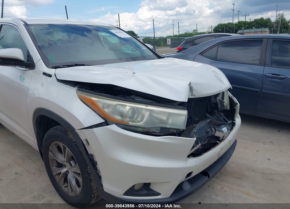 2015 TOYOTA HIGHLANDER LE PLUS V6 VIN: 5TDBKRFH2FS142442