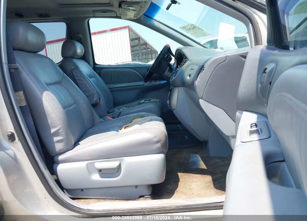 2002 TOYOTA SIENNA XLE VIN: 4T3ZF13C62U460327