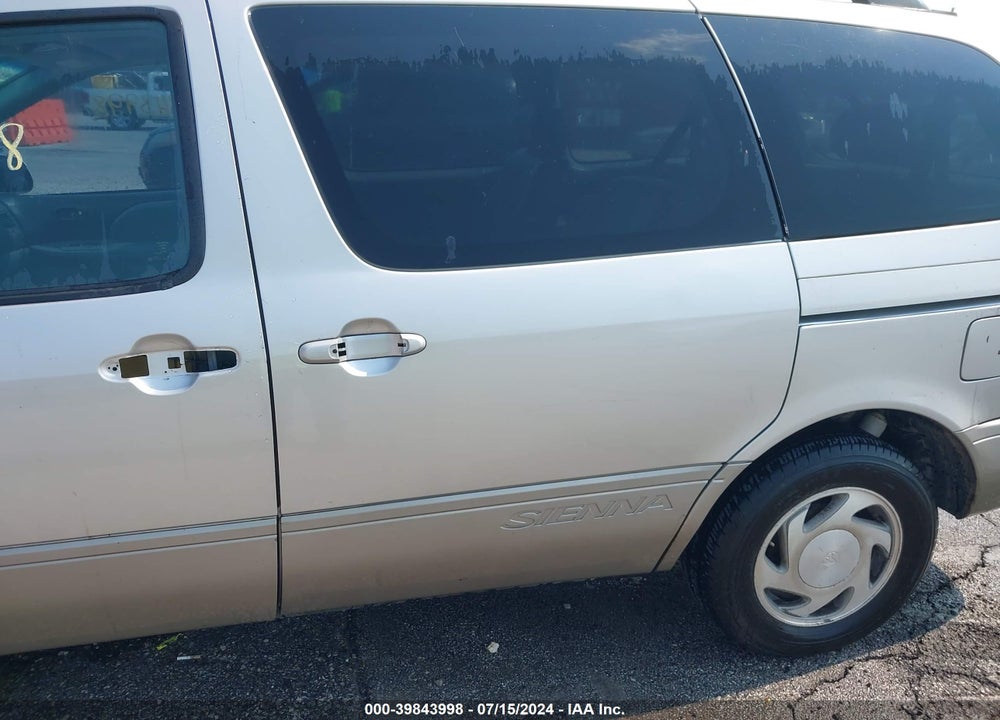 2002 TOYOTA SIENNA XLE VIN: 4T3ZF13C62U460327