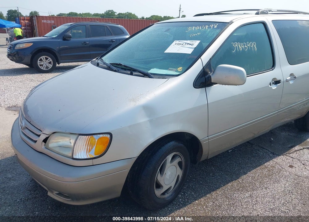 2002 TOYOTA SIENNA XLE VIN: 4T3ZF13C62U460327