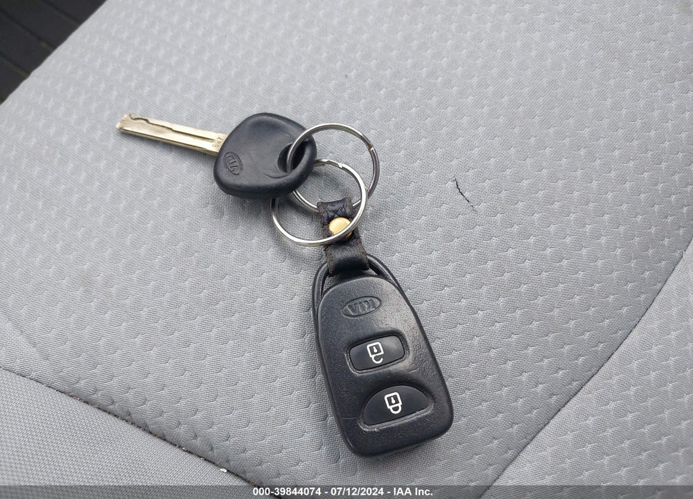 2012 KIA SORENTO LX V6 VIN: 5XYKT4A25CG296543